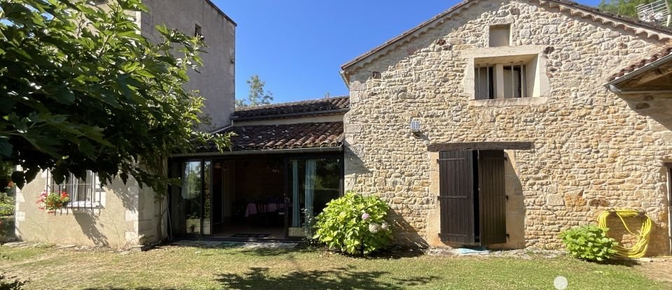 Maison 6 pièces de 110 m² à Bélaye (46140)