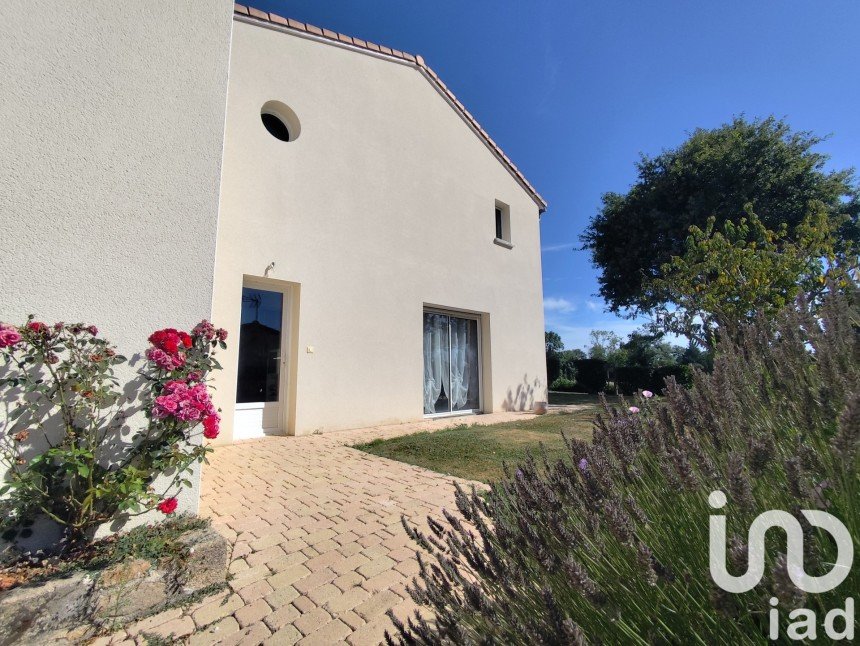 House 6 rooms of 180 m² in Chiché (79350)