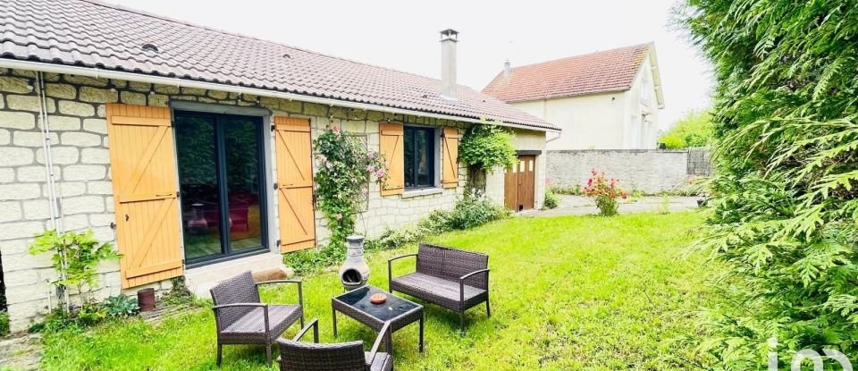 House 6 rooms of 140 m² in Cerny (91590)