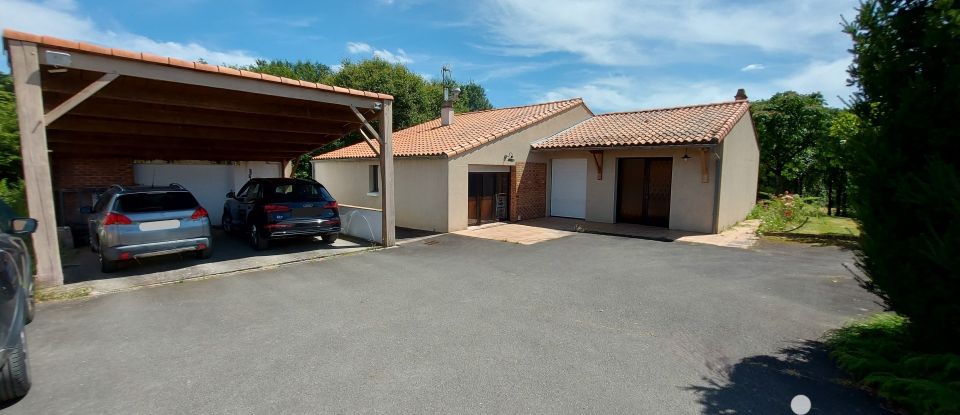 Pavilion 6 rooms of 147 m² in Mouchamps (85640)