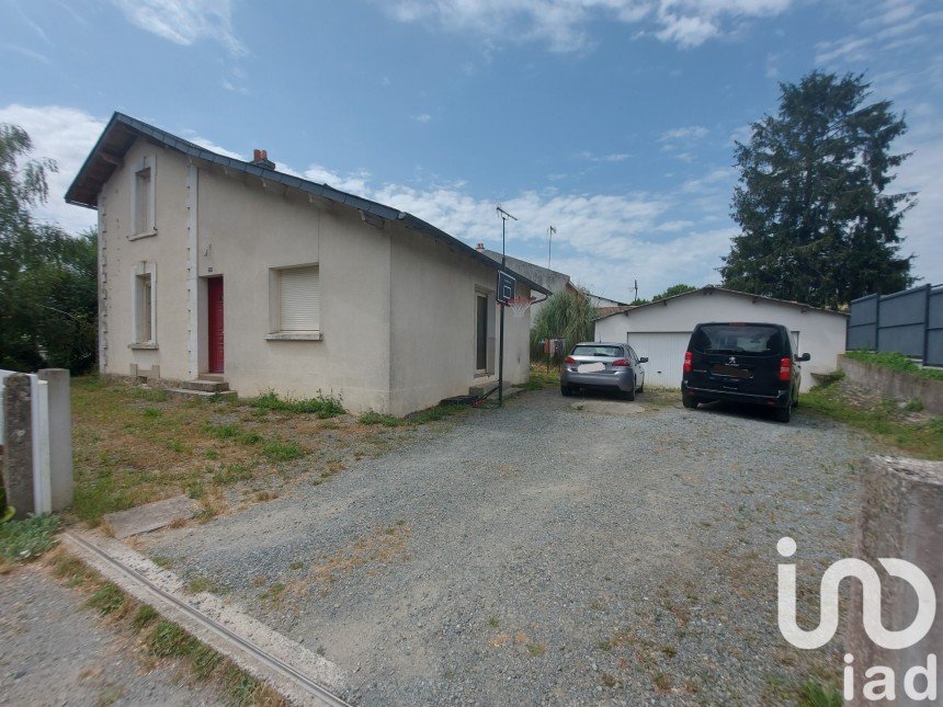 House 4 rooms of 85 m² in Mouchamps (85640)