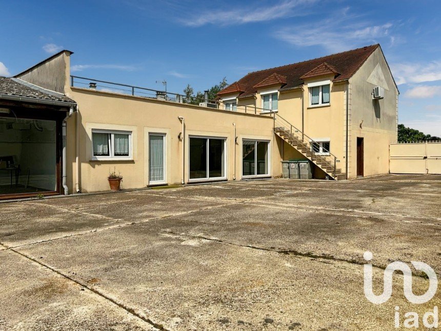 Maison 7 pièces de 450 m² à Moissy-Cramayel (77550)