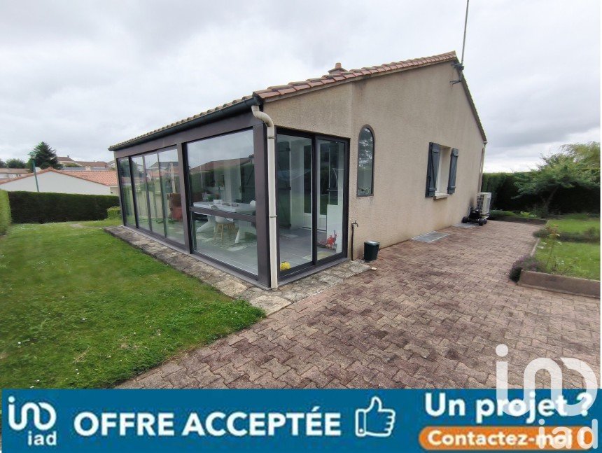 Traditional house 4 rooms of 134 m² in Sèvremont (85700)