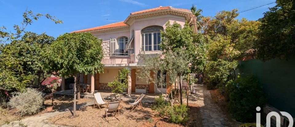 Maison traditionnelle 8 pièces de 176 m² à Toulon (83200)