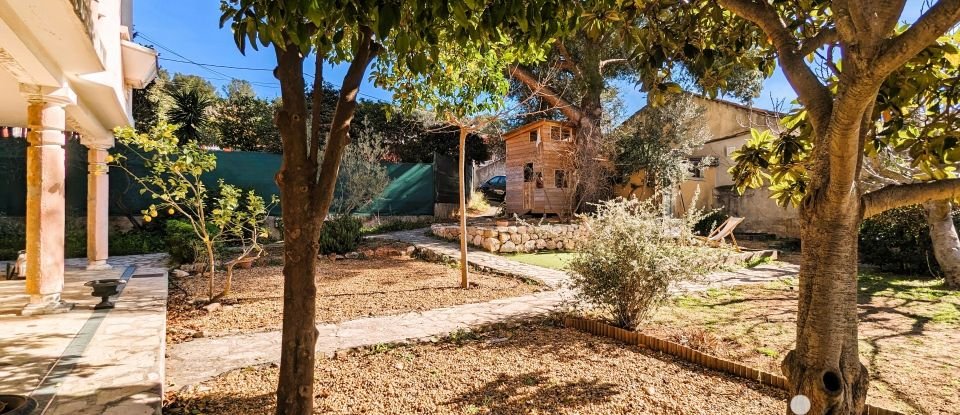 Maison traditionnelle 8 pièces de 176 m² à Toulon (83200)