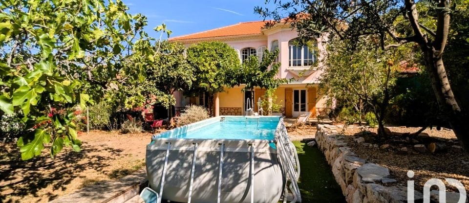 Maison traditionnelle 8 pièces de 176 m² à Toulon (83200)