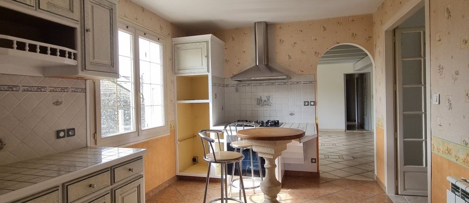 Traditional house 6 rooms of 111 m² in Le Vert (79170)