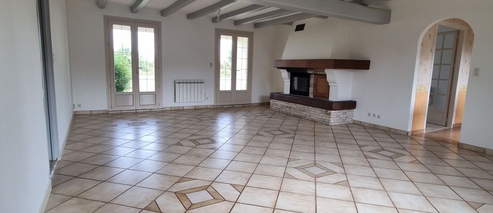 Traditional house 6 rooms of 111 m² in Le Vert (79170)