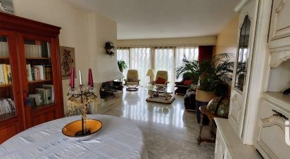 House 8 rooms of 203 m² in Antony (92160)