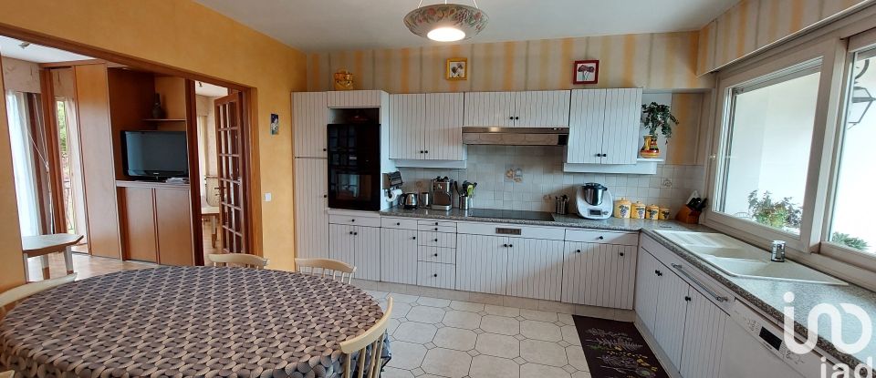 House 8 rooms of 203 m² in Antony (92160)