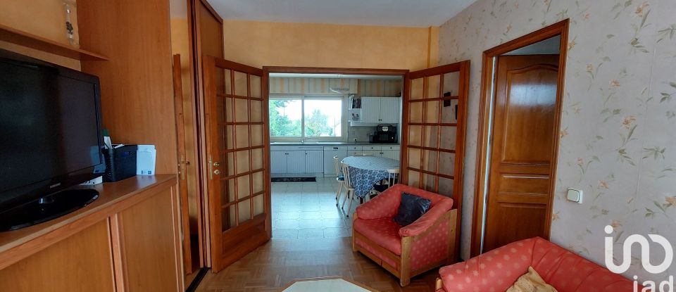 House 8 rooms of 203 m² in Antony (92160)