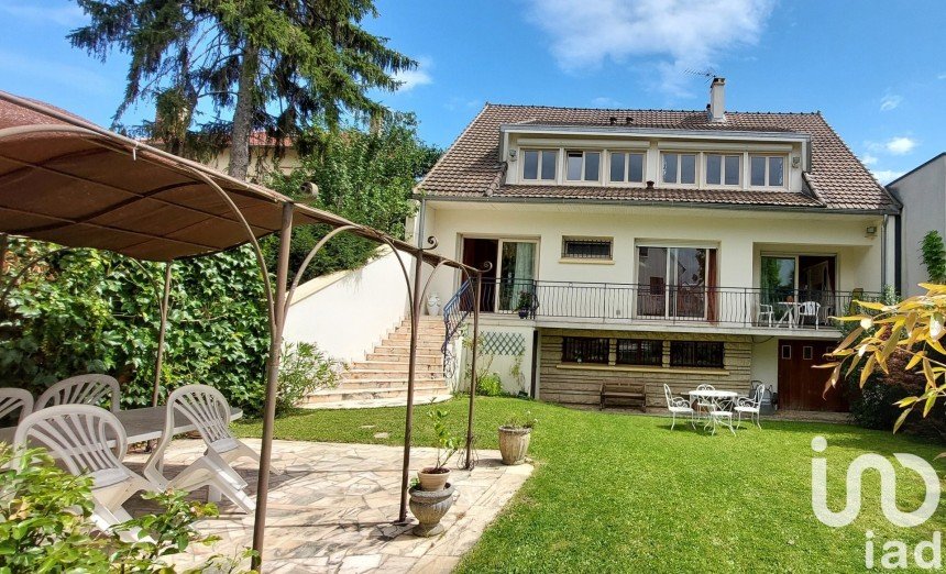 House 8 rooms of 203 m² in Antony (92160)