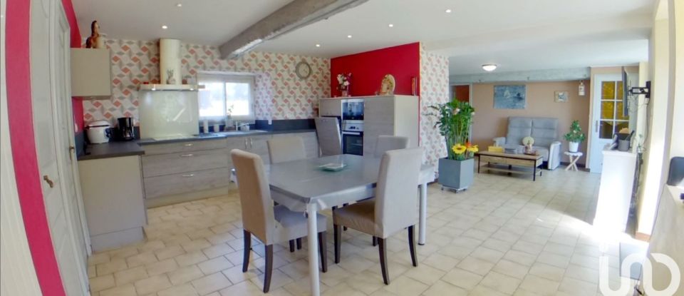 Country house 5 rooms of 122 m² in Louverné (53950)