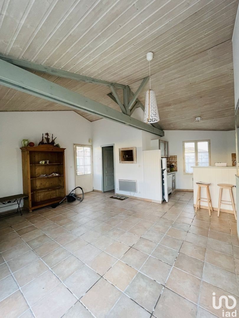 House 5 rooms of 72 m² in Le Bois-Plage-en-Ré (17580)