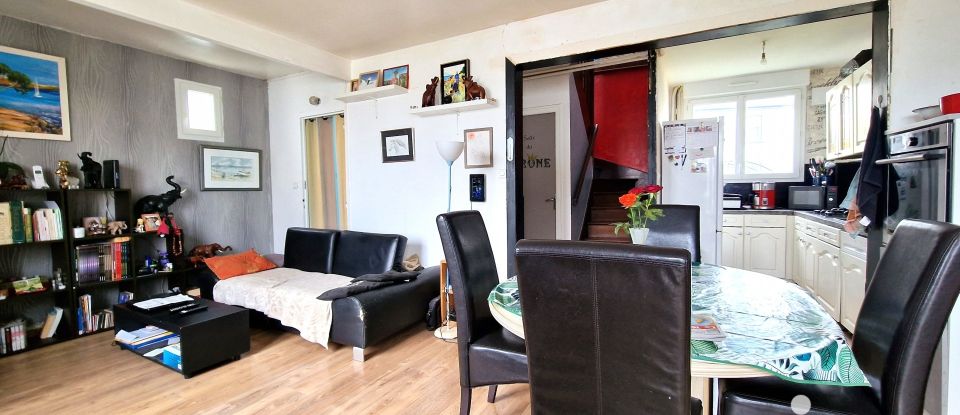 Maison 4 pièces de 80 m² à Gourin (56110)