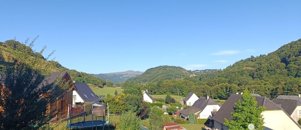 Maison 5 pièces de 100 m² à Saint-Martin-Valmeroux (15140)