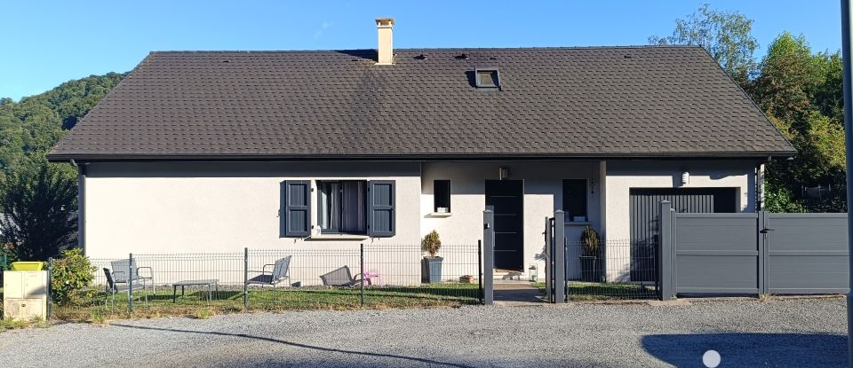 House 5 rooms of 97 m² in Saint-Martin-Valmeroux (15140)