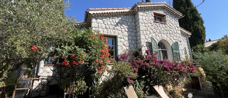 Maison traditionnelle 5 pièces de 152 m² à Cagnes-sur-Mer (06800)