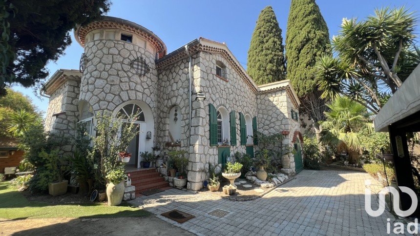 Maison traditionnelle 5 pièces de 152 m² à Cagnes-sur-Mer (06800)