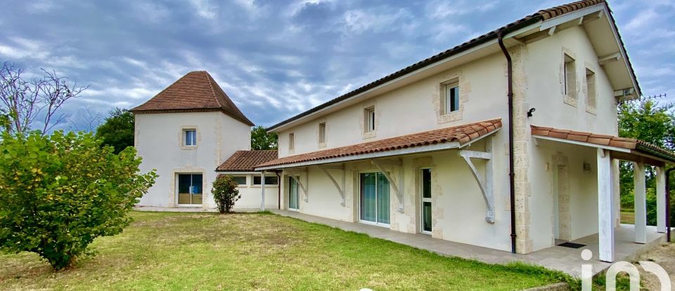 Maison traditionnelle 10 pièces de 277 m² à Lavardac (47230)