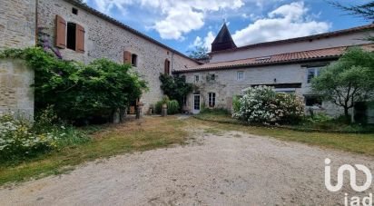 House 12 rooms of 379 m² in La Tâche (16260)