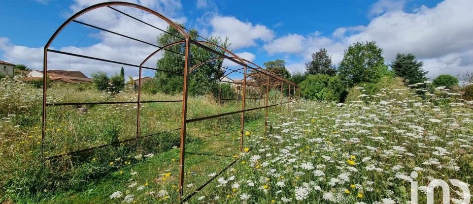 House 12 rooms of 379 m² in La Tâche (16260)