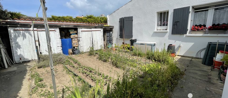 Traditional house 4 rooms of 100 m² in Saint-Denis-d'Oléron (17650)