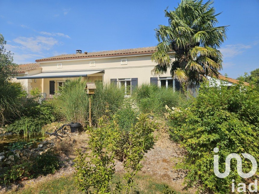 Maison traditionnelle 5 pièces de 127 m² à Vitrac-Saint-Vincent (16310)