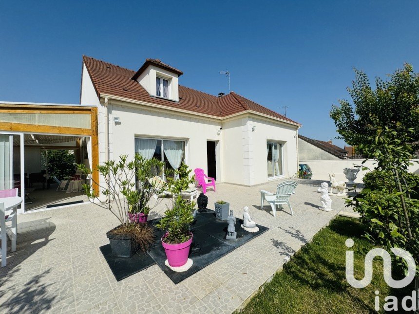 House 6 rooms of 180 m² in Saint-Mesmes (77410)