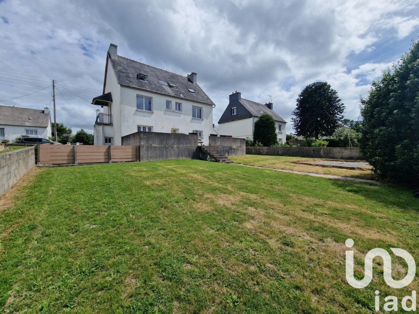 Traditional house 5 rooms of 111 m² in Châteauneuf-du-Faou (29520)