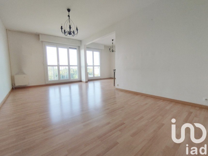 Apartment 5 rooms of 97 m² in Les Ulis (91940)