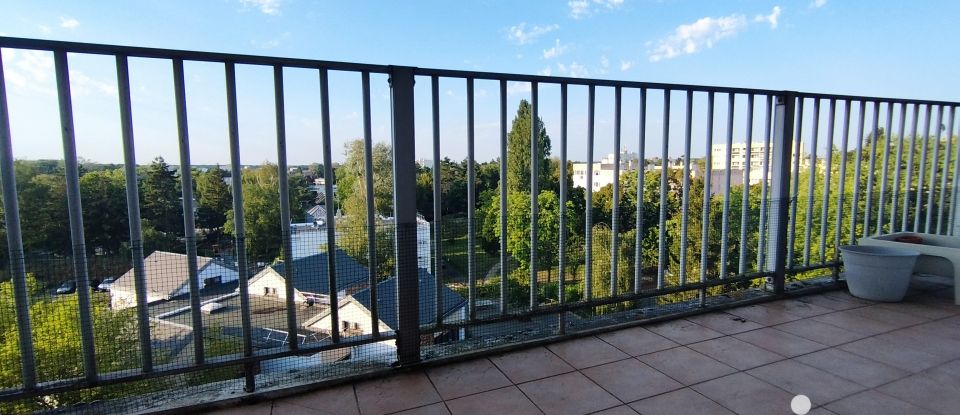 Apartment 5 rooms of 97 m² in Les Ulis (91940)