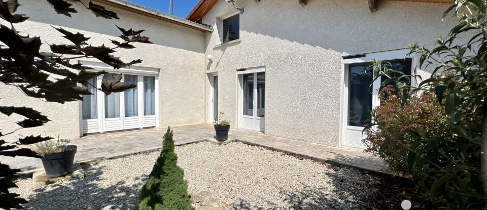 Maison 6 pièces de 240 m² à Rives Dervoises (52220)