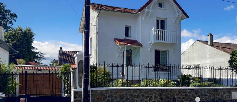 Maison traditionnelle 6 pièces de 130 m² à Montfermeil (93370)