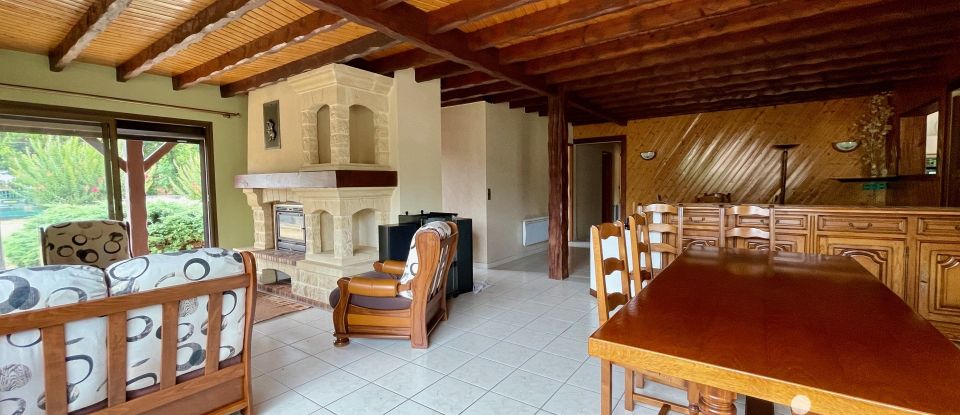 House 5 rooms of 120 m² in Grayan-et-l'Hôpital (33590)