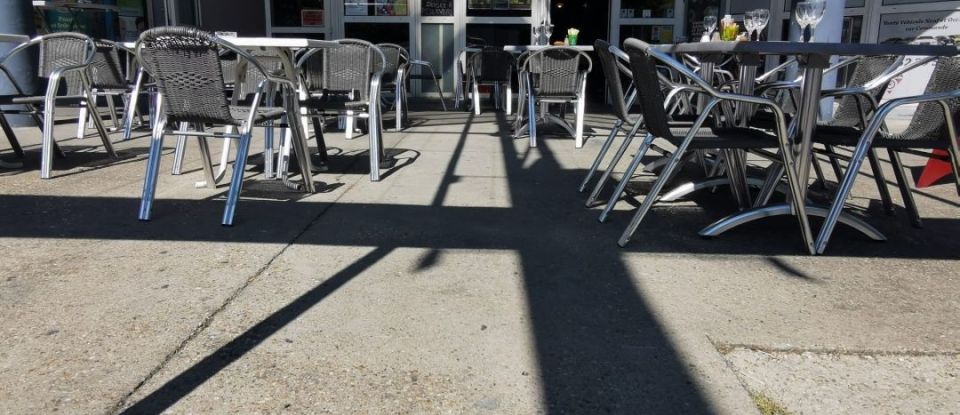 Brasserie-type bar of 204 m² in Nîmes (30900)