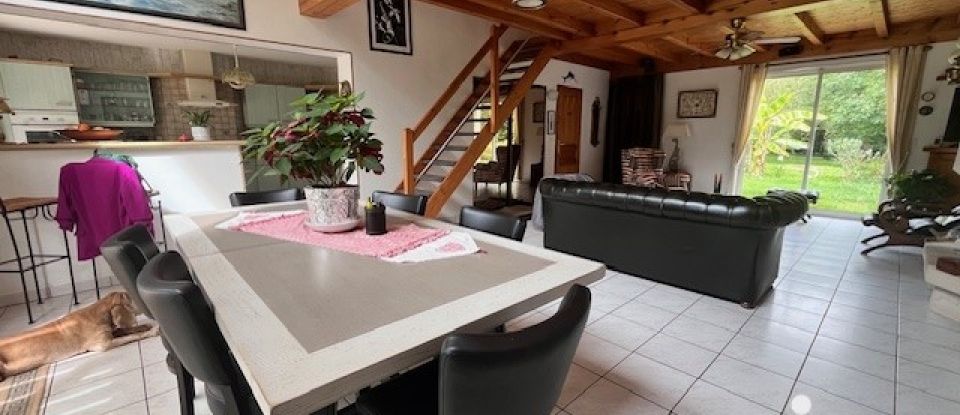 Maison 6 pièces de 185 m² à Le Fenouiller (85800)