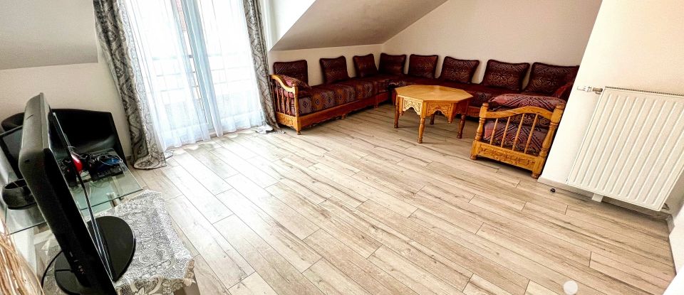 Traditional house 6 rooms of 117 m² in Villecresnes (94440)