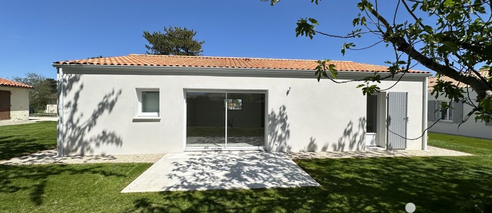 Pavilion 5 rooms of 101 m² in Meschers-sur-Gironde (17132)