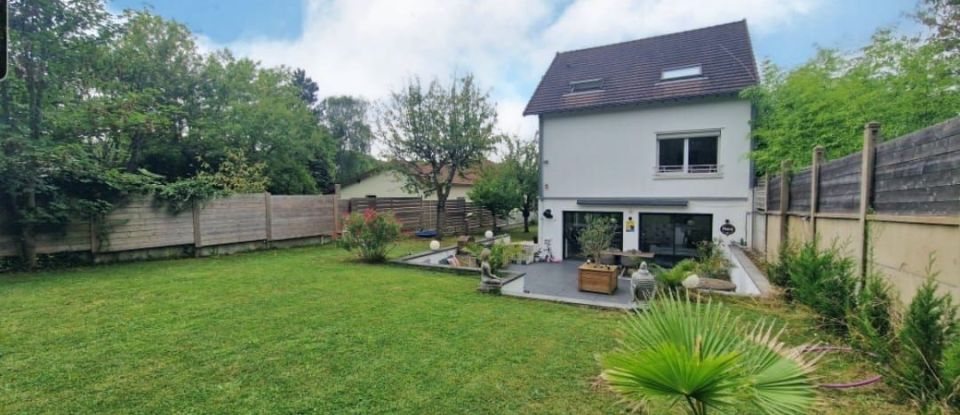 Maison 7 pièces de 161 m² à Sucy-en-Brie (94370)