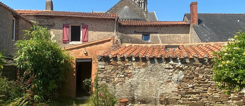 Village house 7 rooms of 170 m² in Saint-Fiacre-sur-Maine (44690)