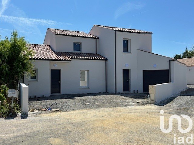 Maison traditionnelle 5 pièces de 112 m² à Saint-Gilles-Croix-de-Vie (85800)