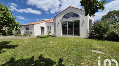 Traditional house 5 rooms of 160 m² in Chauvé (44320)