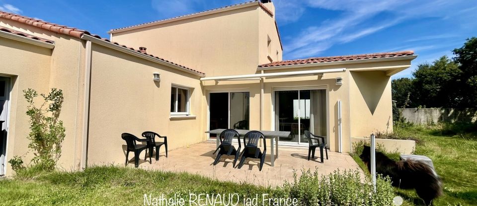 Traditional house 7 rooms of 156 m² in Sallertaine (85300)