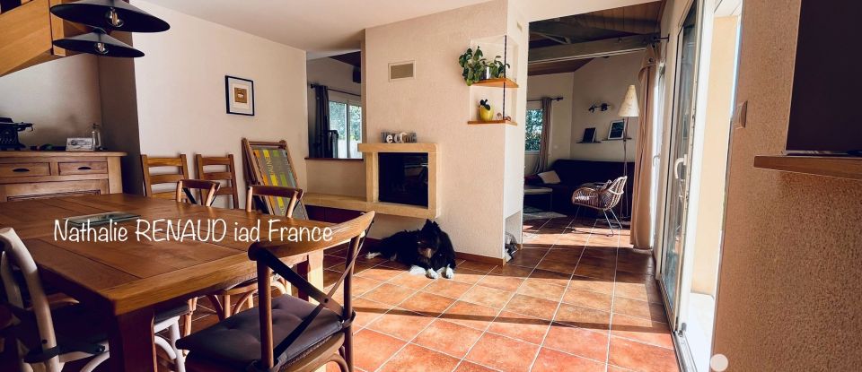 Traditional house 7 rooms of 156 m² in Sallertaine (85300)