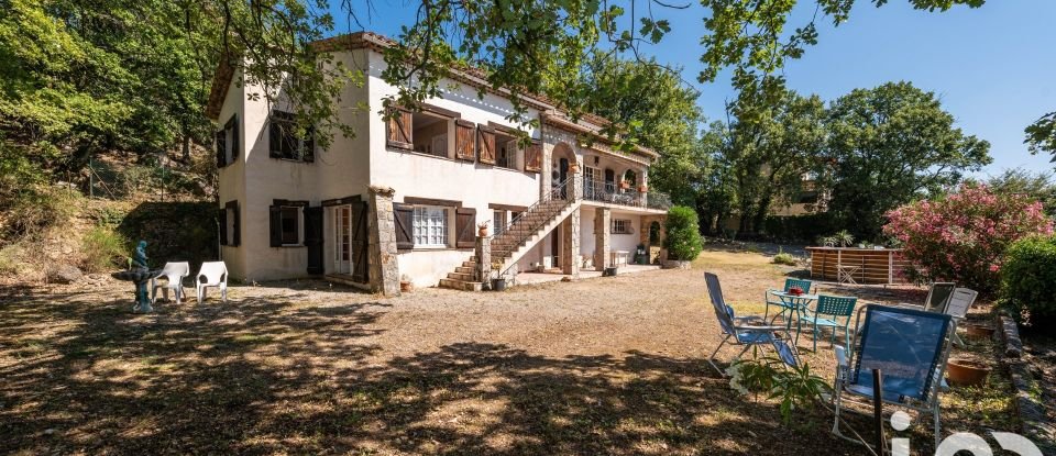 Maison traditionnelle 7 pièces de 185 m² à Cabris (06530)