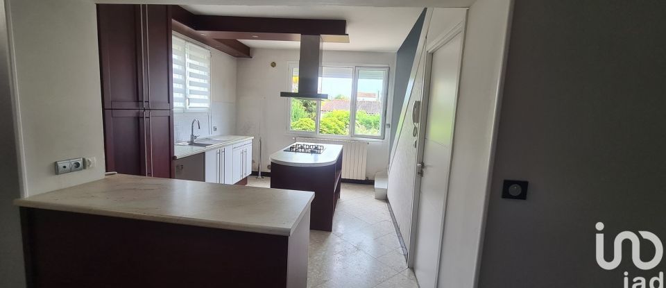 Maison de ville 5 pièces de 93 m² à Saintes (17100)