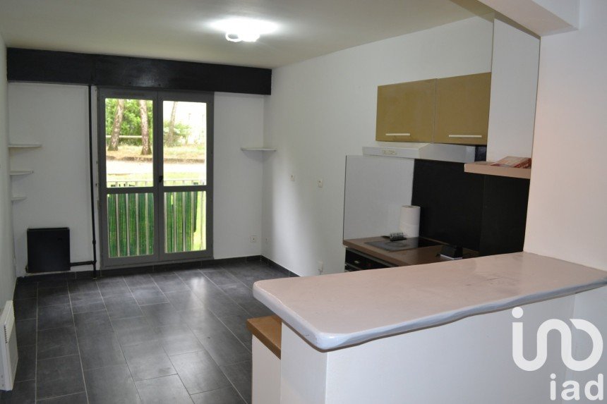 Apartment 2 rooms of 32 m² in Les Ulis (91940)