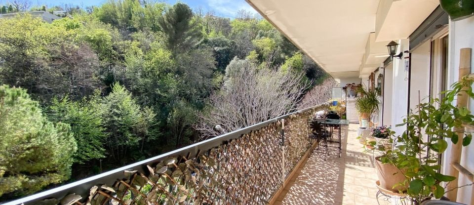 Appartement 3 pièces de 82 m² à Nice (06000)