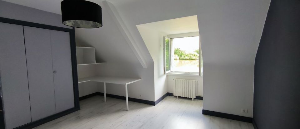 House 9 rooms of 217 m² in Saint-Avé (56890)